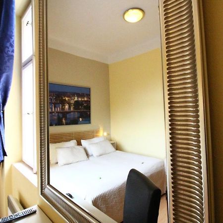 City Lounge Crown Hotel Praag Buitenkant foto