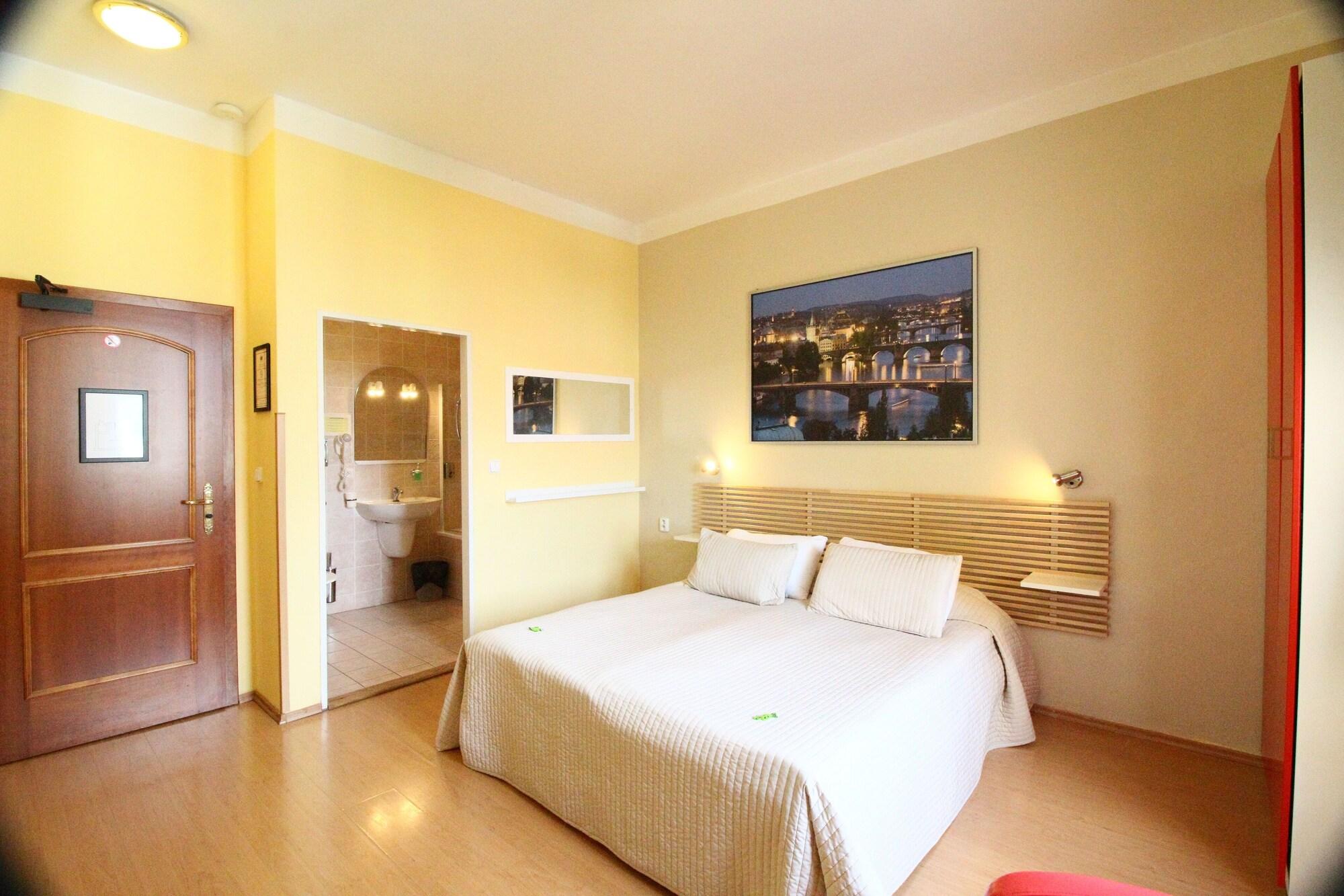 City Lounge Crown Hotel Praag Buitenkant foto