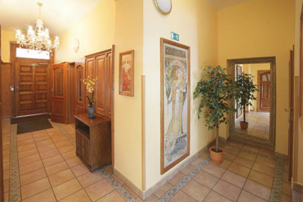 City Lounge Crown Hotel Praag Buitenkant foto