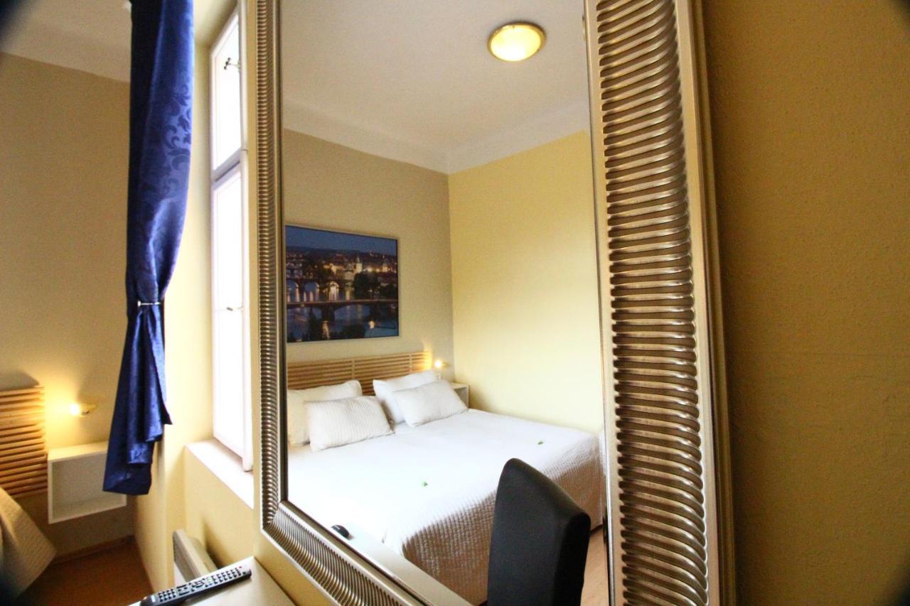 City Lounge Crown Hotel Praag Buitenkant foto